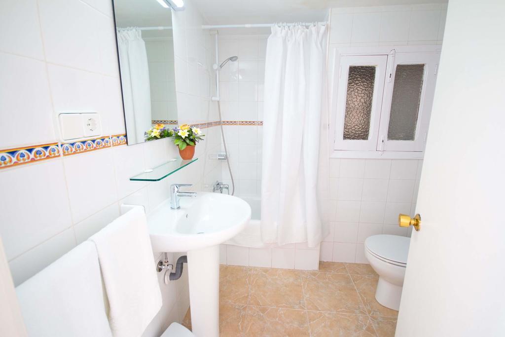 Hostal Los Pinos Es Canar  Ngoại thất bức ảnh