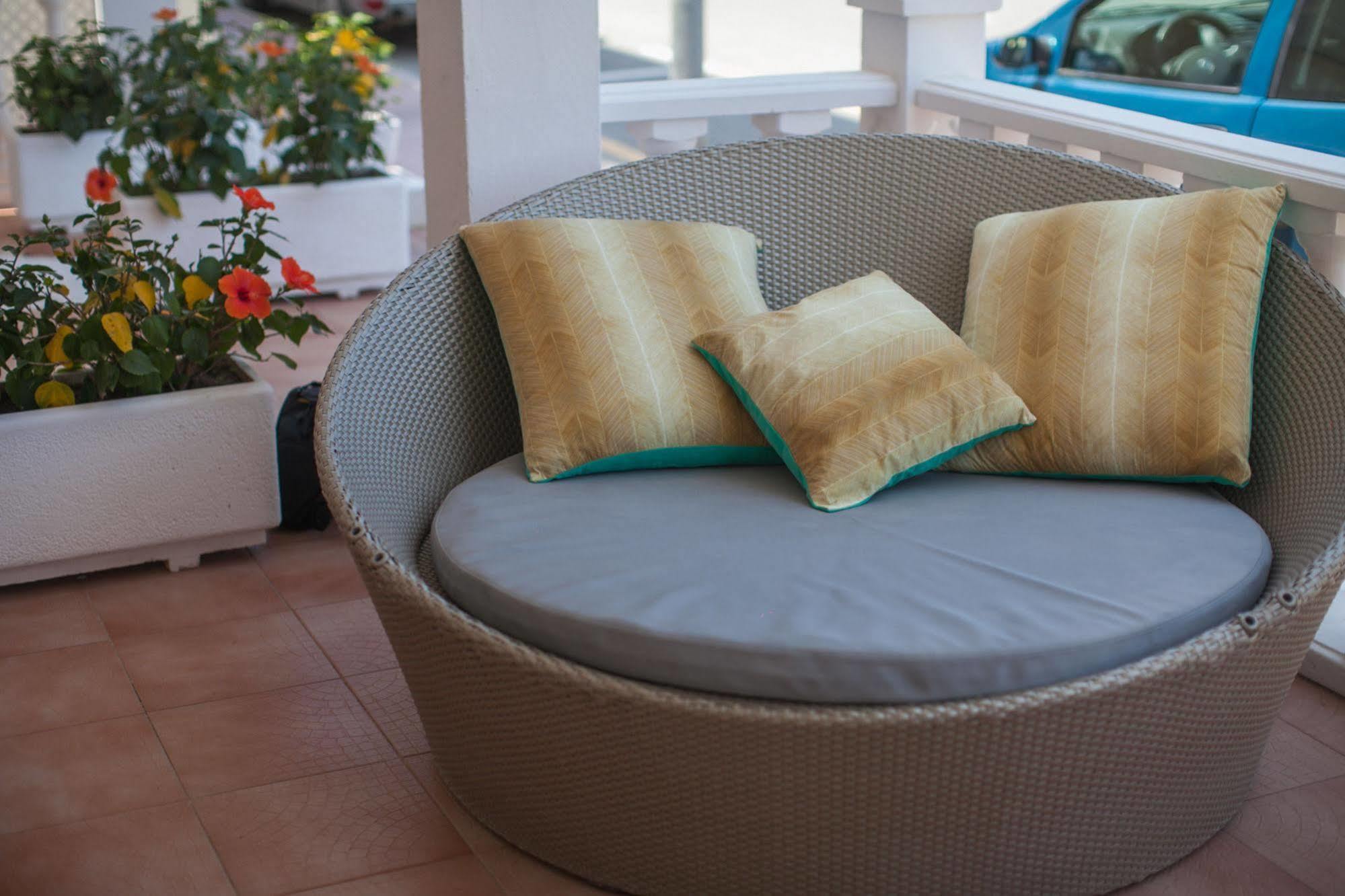 Hostal Los Pinos Es Canar  Ngoại thất bức ảnh