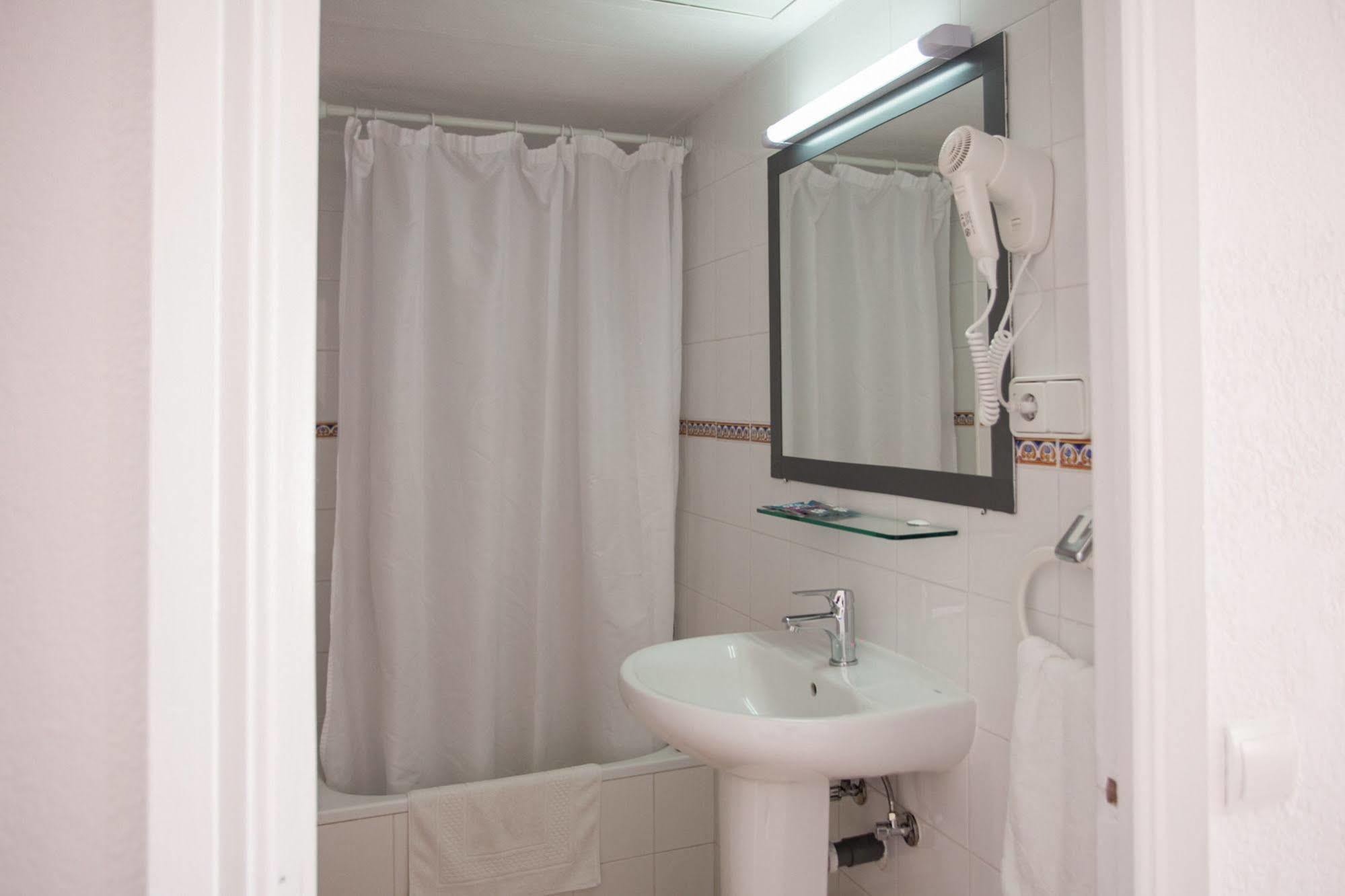 Hostal Los Pinos Es Canar  Ngoại thất bức ảnh