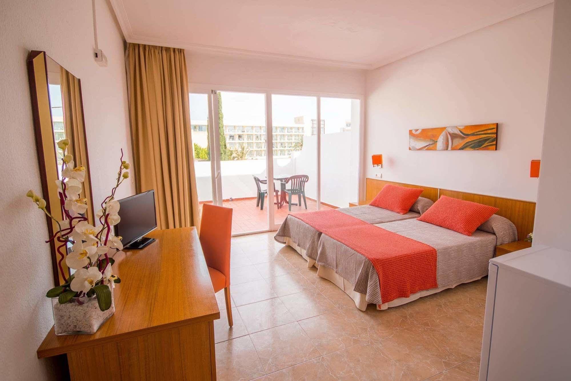 Hostal Los Pinos Es Canar  Ngoại thất bức ảnh